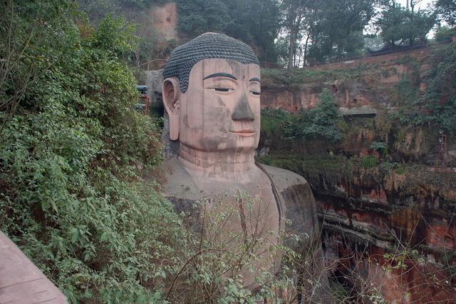 樂山大佛為何以屹立千年？又為何既不雙手合十也不打坐呢？