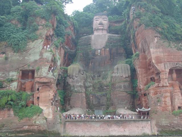 樂山大佛為何以屹立千年？又為何既不雙手合十也不打坐呢？